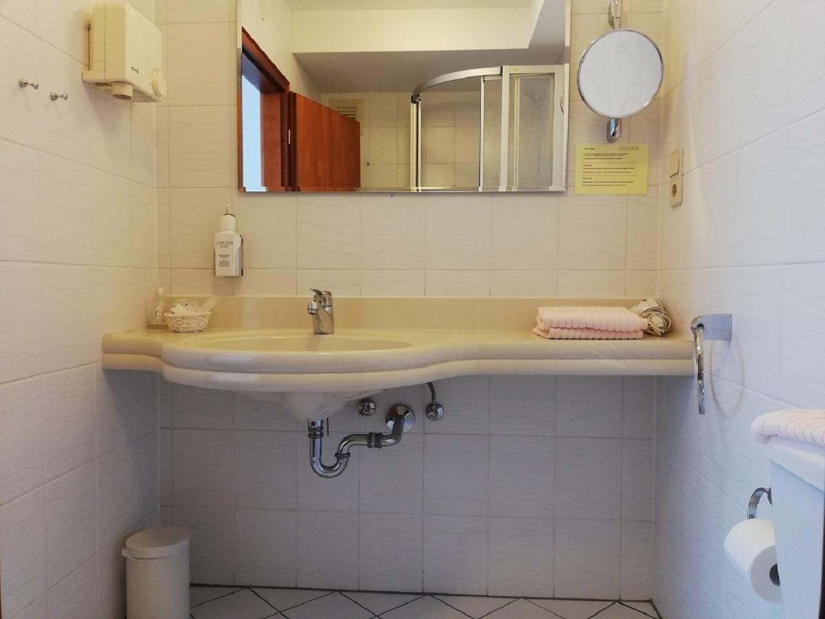 Classic Hotel קארסט מראה חיצוני תמונה